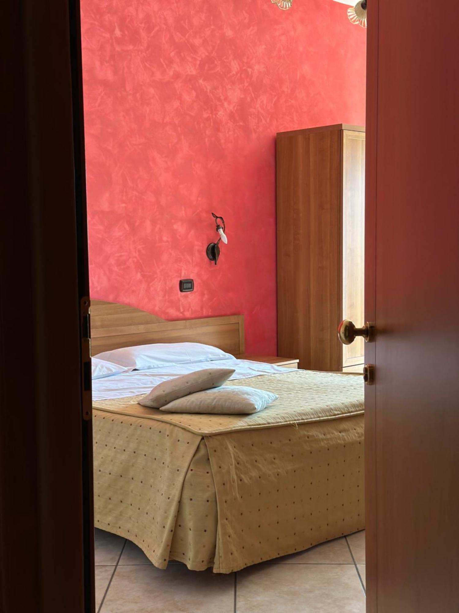 Hotel Il Giardino Degli Aranci نولا المظهر الخارجي الصورة